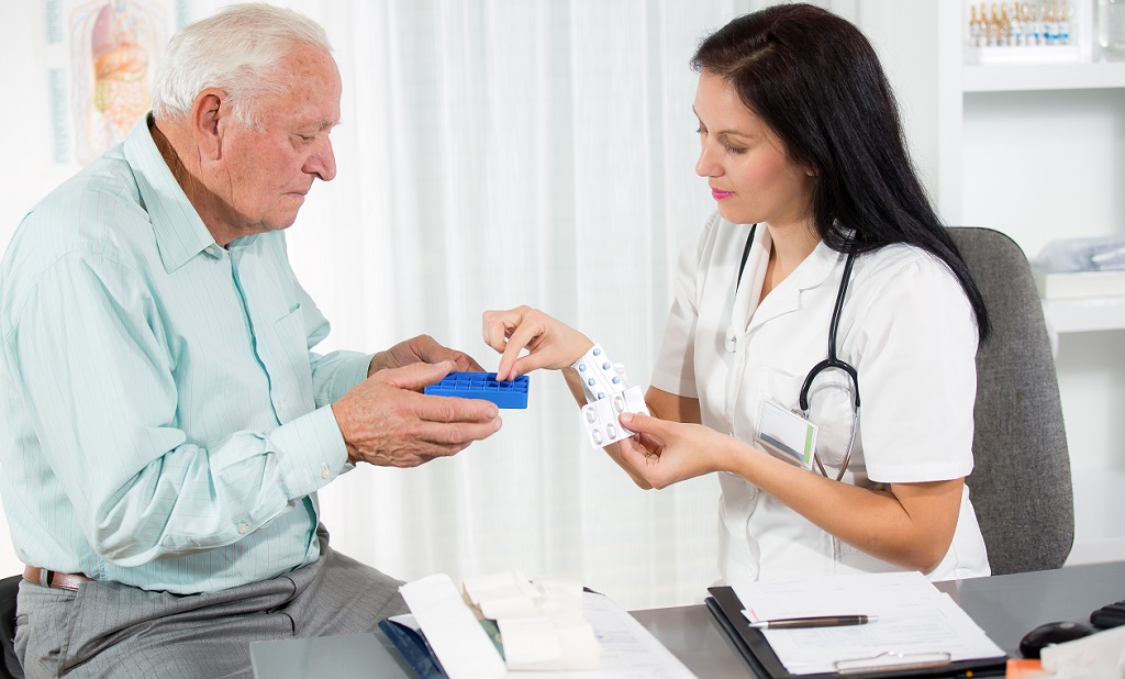 Doctor shows the patient how to use daily dose pills